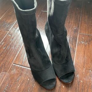 Mark and James Badgley Mischka Suede Booties Sz 8